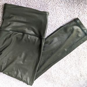 Victoria Sport Capri legging size XL Green Shine Color